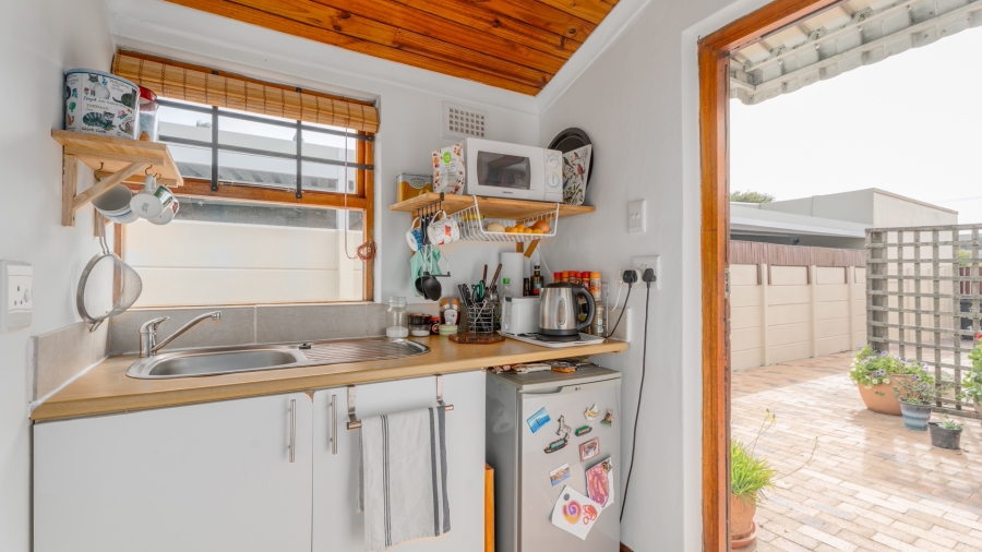 5 Bedroom Property for Sale in Zeekoevlei Western Cape